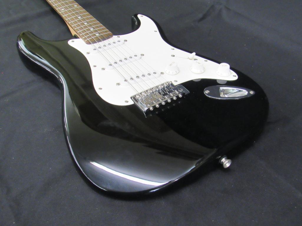 Fender Squier Stratocaster Affinity (Indonesia) 6 String Electric Guitar w/ Case