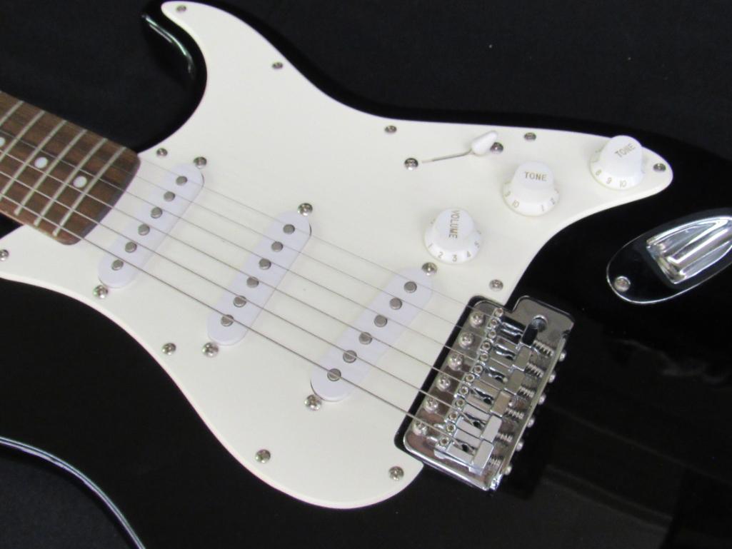 Fender Squier Stratocaster Affinity (Indonesia) 6 String Electric Guitar w/ Case