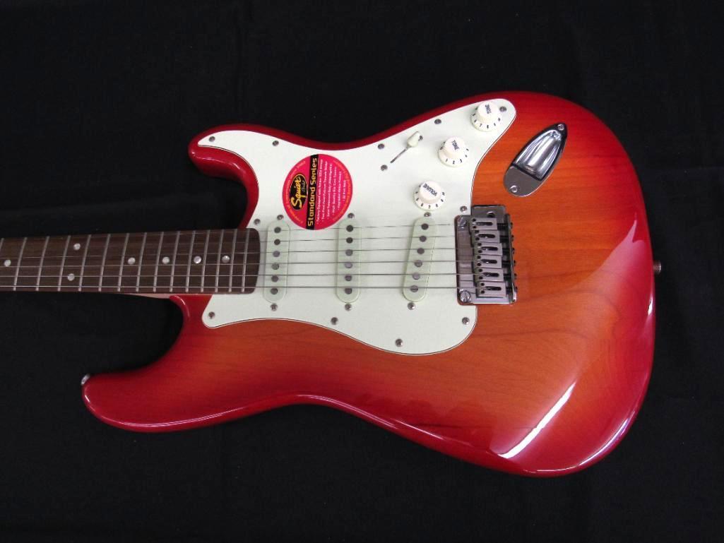 Fender Squier Stratocaster (China) 6 String Electric Guitar w/ Case