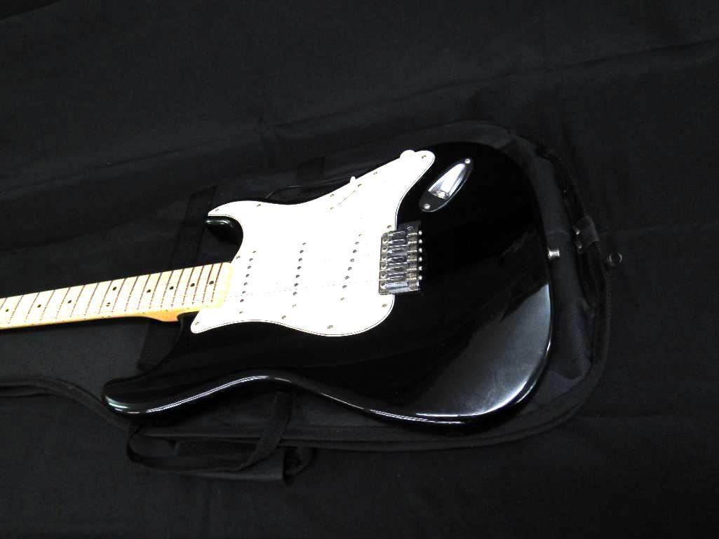 Excellent Fender Starcaster Strat 6 String Electric Guitar w/ Fender Gig Bag