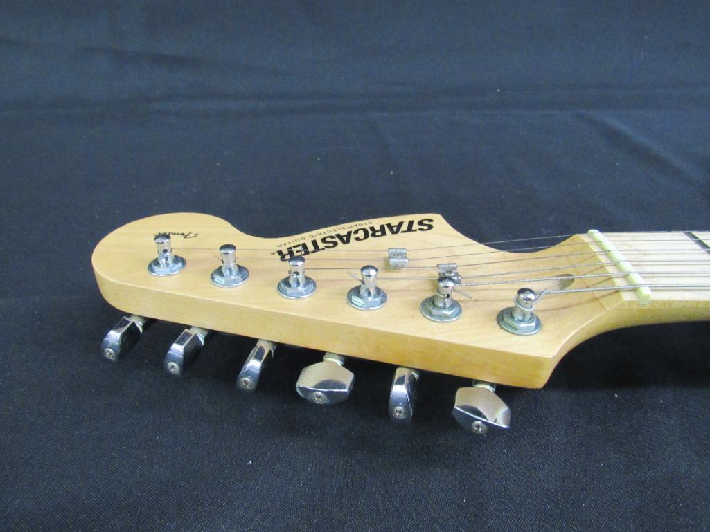 Excellent Fender Starcaster Strat 6 String Electric Guitar w/ Fender Gig Bag