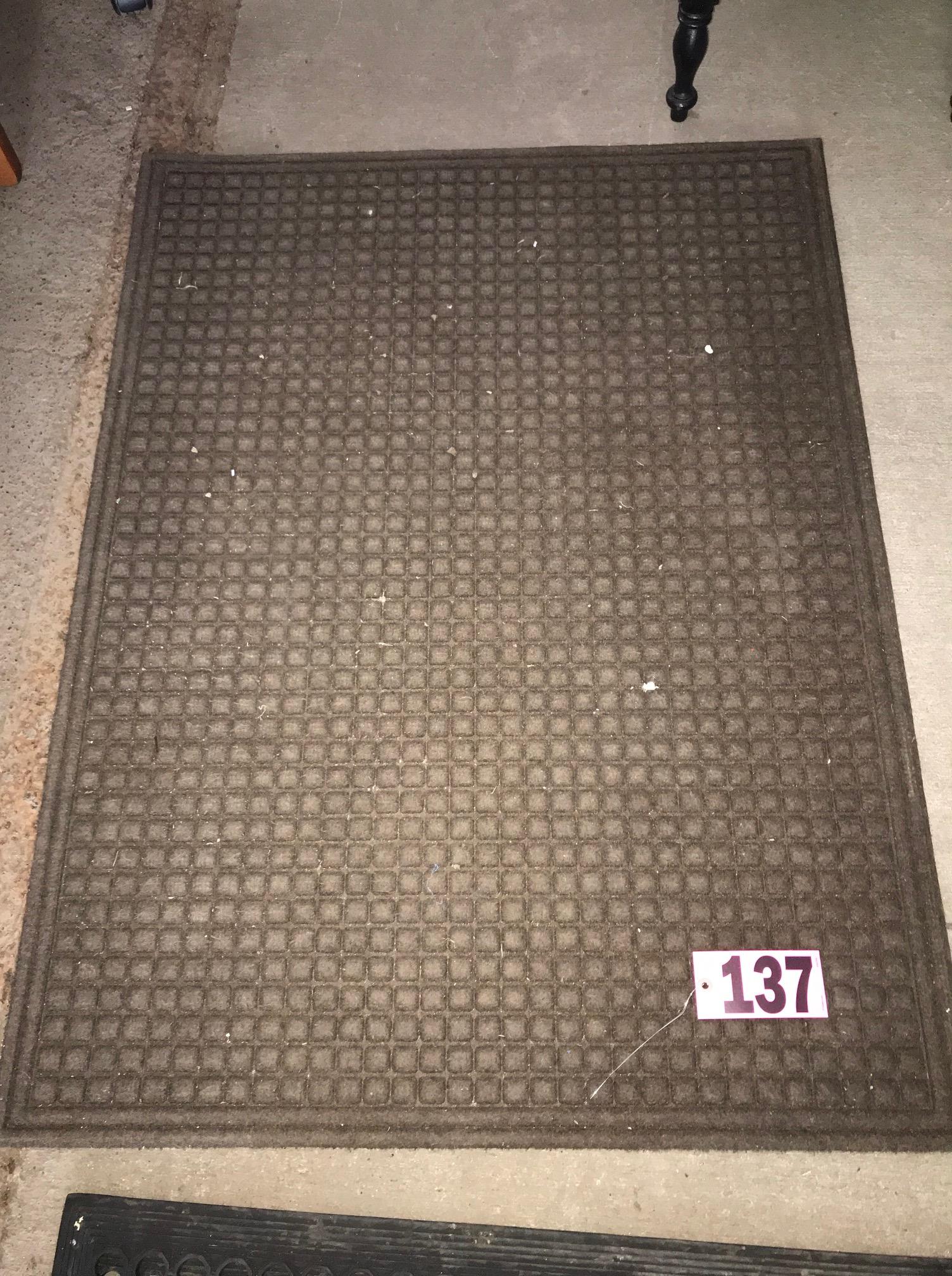 (1) Floor rug, 3'x4'