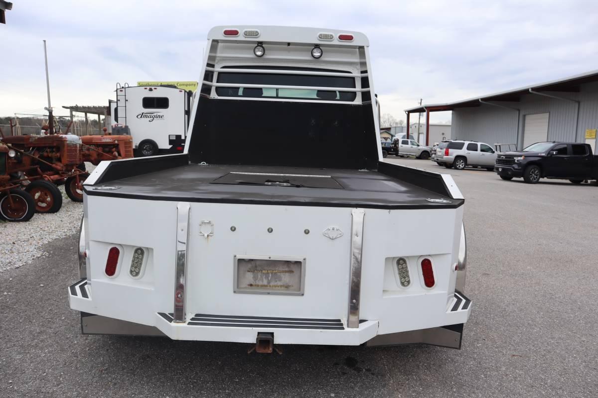 2004 Freightliner Sport Chasis M2