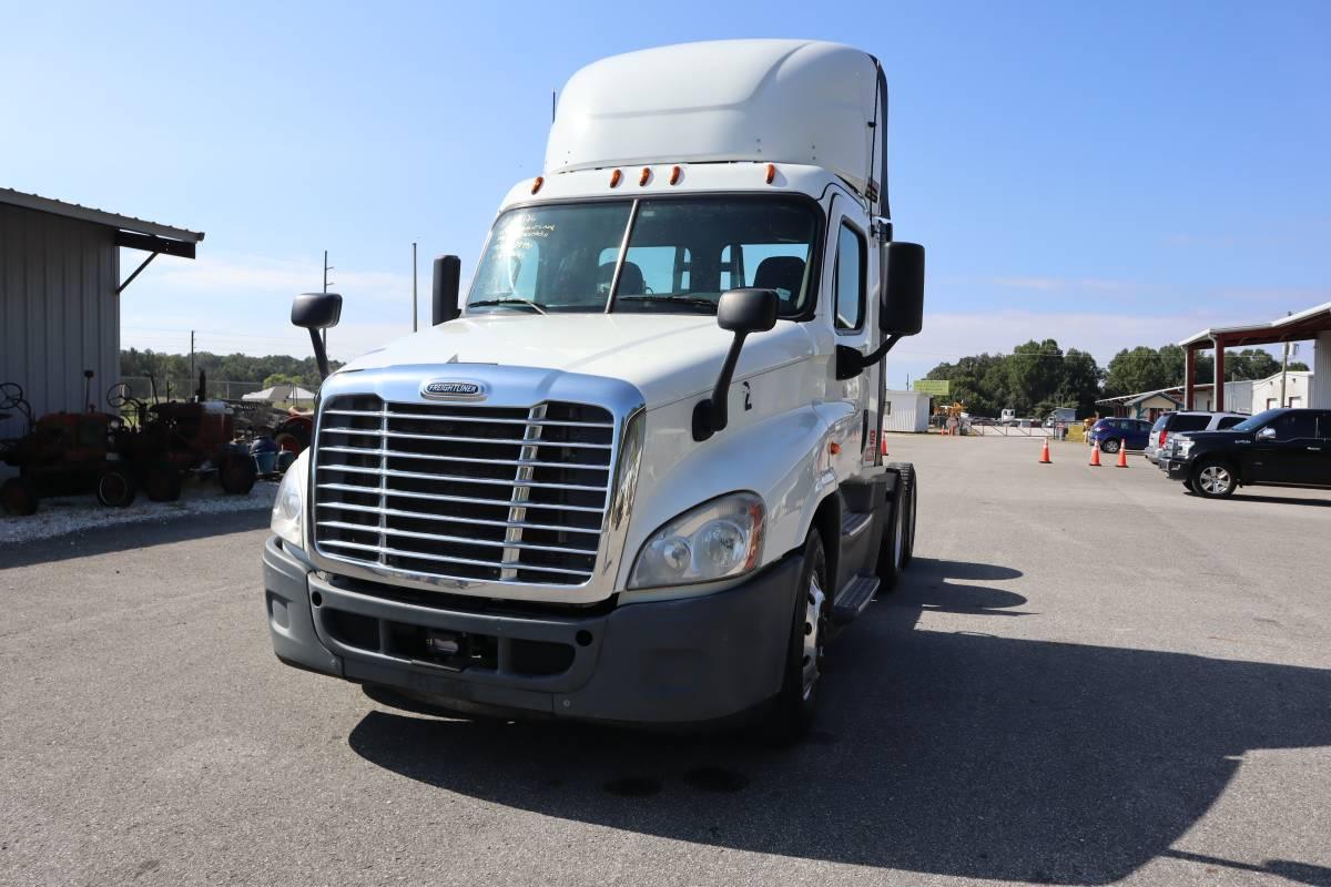 2016 Freightliner Cascadia 125