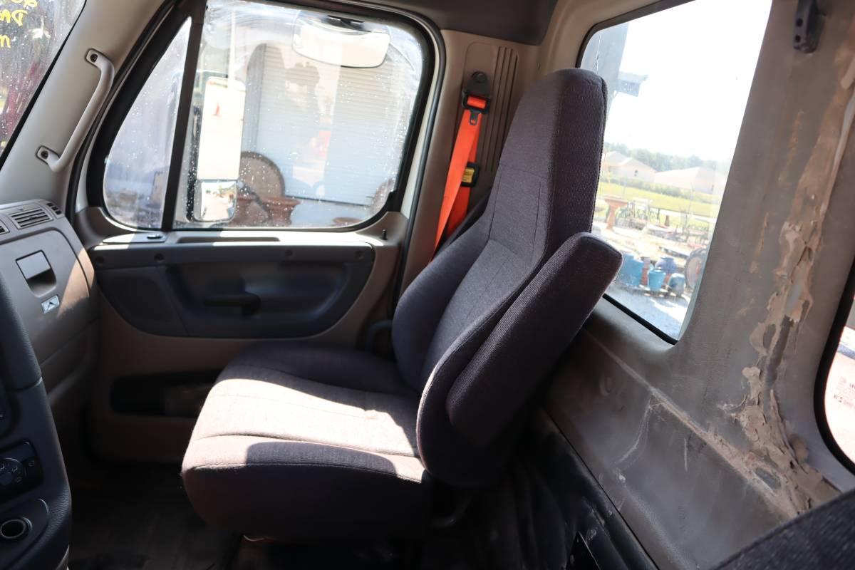 2016 Freightliner Cascadia 125