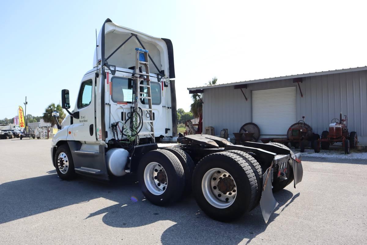 2016 Freightliner Cascadia 125