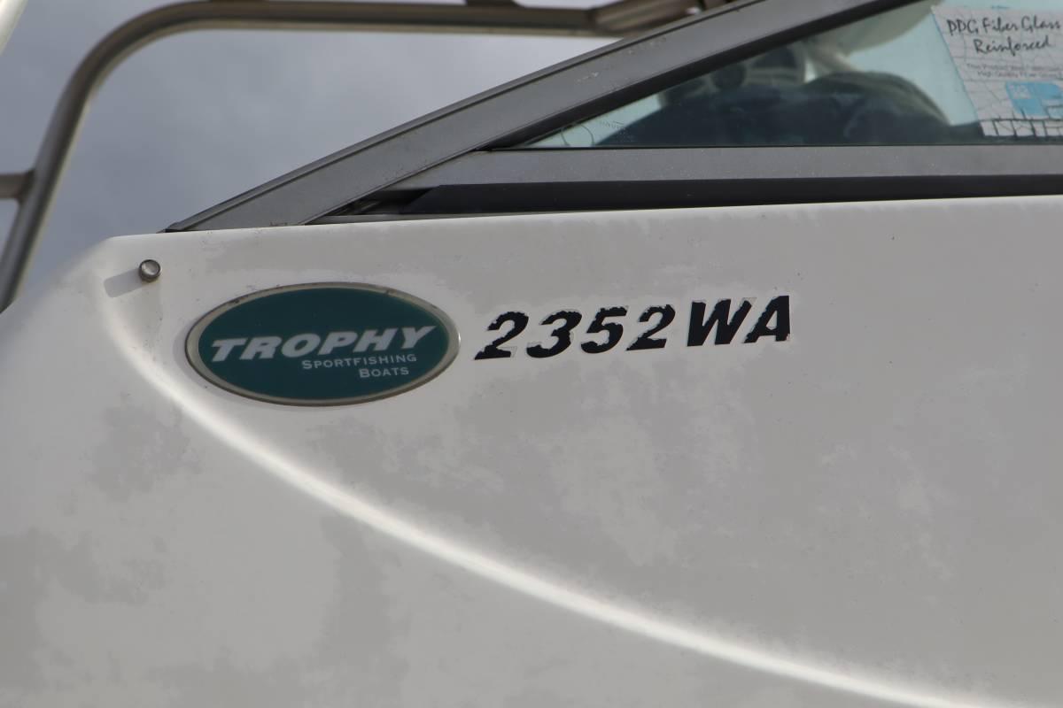 2004 Trophy Pro 2352WA