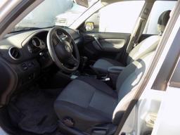 2004 TOYOTA RAV 4 SUV, MANUAL