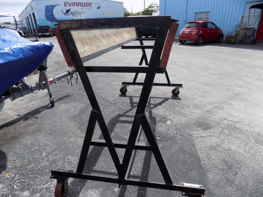 DOUBLE SIDED OUTBOARD MOTOR STAND ON WHEELS