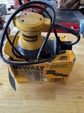 DEWALT SANDER