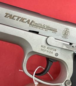 Smith & Wesson 4013tsw .40 S&w Pistol