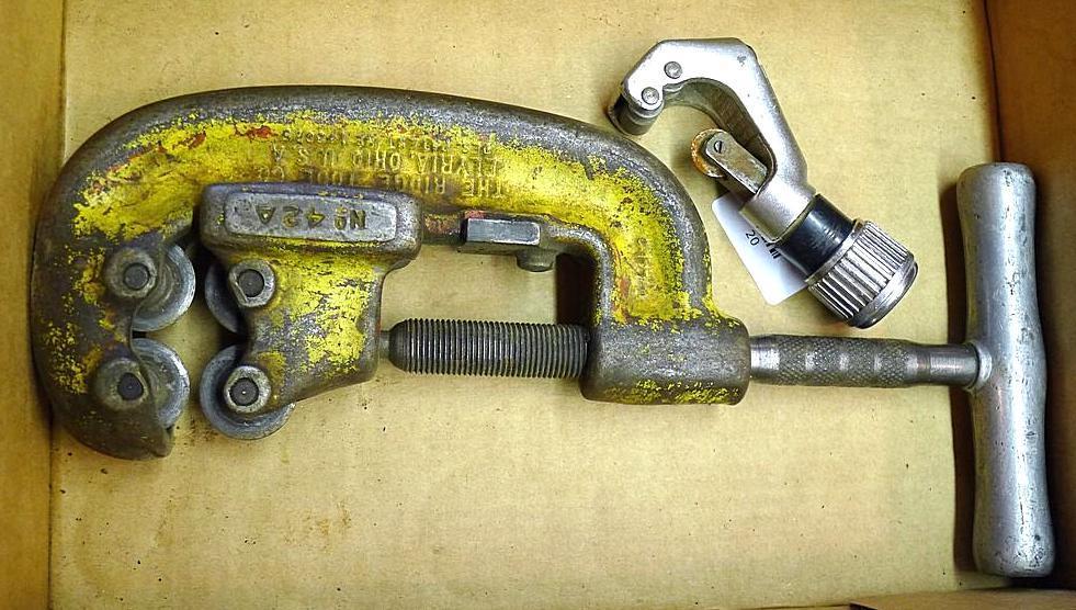 Ridgid four wheel pipe cutter No. 42A cut pipe 1/2" to 2" - measures 14" long closed. Other smaller