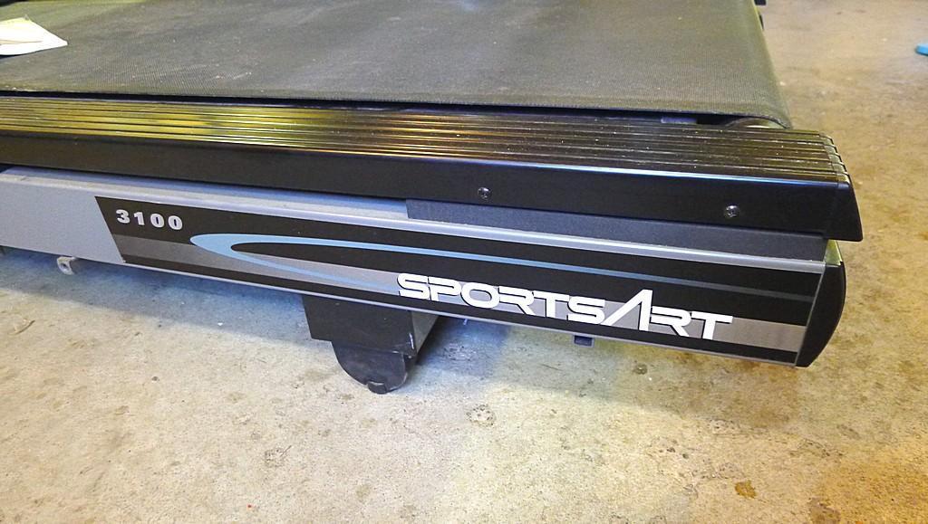 SportsArt 3100 treadmill is in very good condition and runs well. Folds for easy storage. Includes