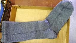 Men's leather gloves, choppers. Kinco pig skin leather work gloves, size medium NIP and fleece
