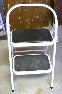 Samsonite step stool, 44-1/2" . Model 622/625. Top is padded. Very nice stool.