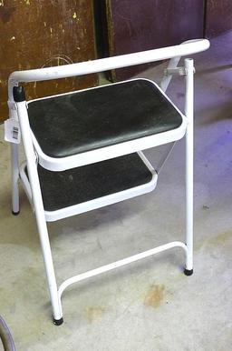 Samsonite step stool, 44-1/2" . Model 622/625. Top is padded. Very nice stool.