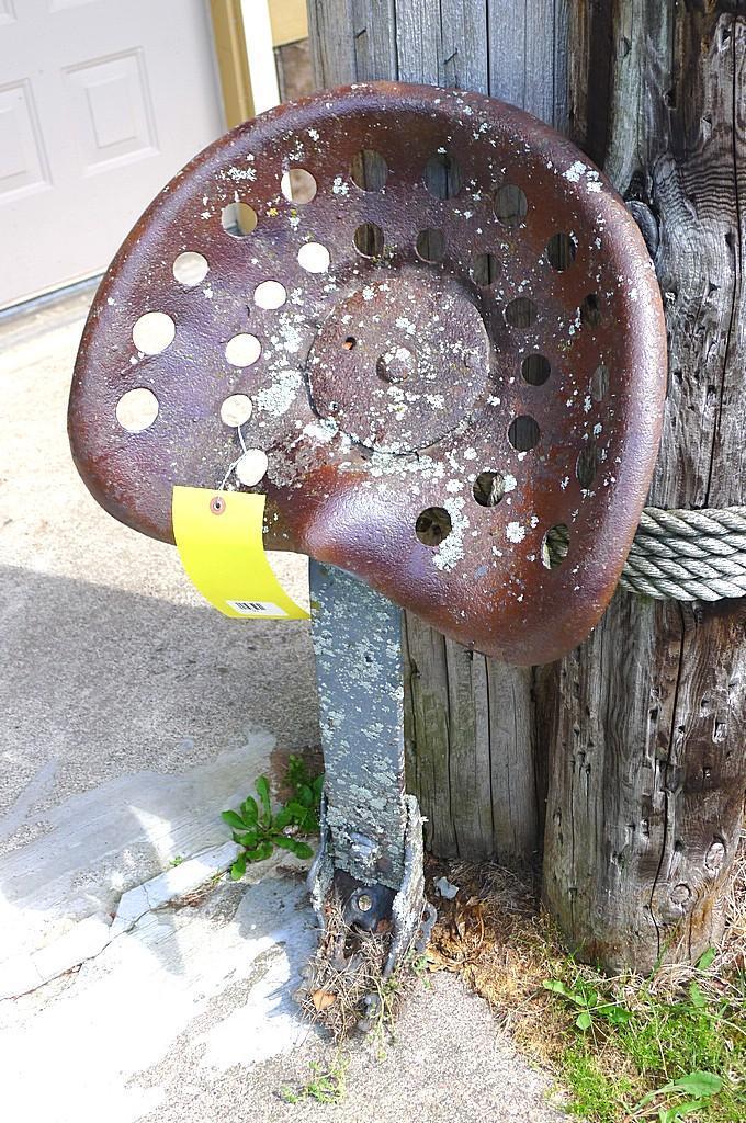 Antique wagon seat is in great condition and measures approx. 32" overall. Great for yard