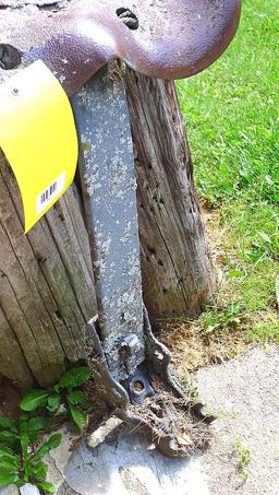 Antique wagon seat is in great condition and measures approx. 32" overall. Great for yard