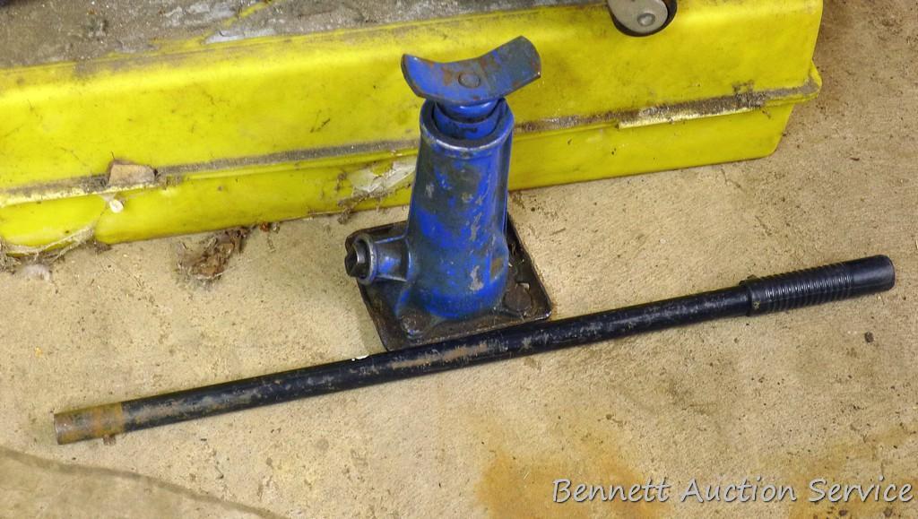 Sears hydraulic floor jack with handle. Lifts 3,300 lbs. Model #214.125100. Comes in plastic