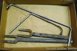 Ball joint and tie rod end forks; distributor wrenches.