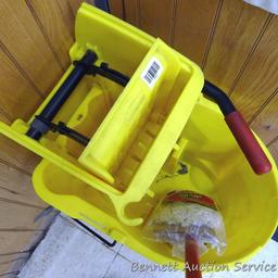 Rubbermaid commercial mop bucket with wringer includes mop and extra NIP mop head. Bucket is 16" x