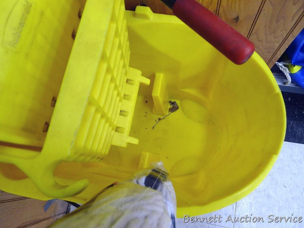 Rubbermaid commercial mop bucket with wringer includes mop and extra NIP mop head. Bucket is 16" x