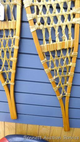 Tubbs 10x6 5-9 snow shoes are 48" long and come with leather bindings and appear in good shape.