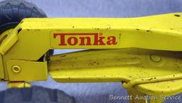 Tonka metal toy road grader is 18" x 7" x 7" tall. Wheels and blade rotate.