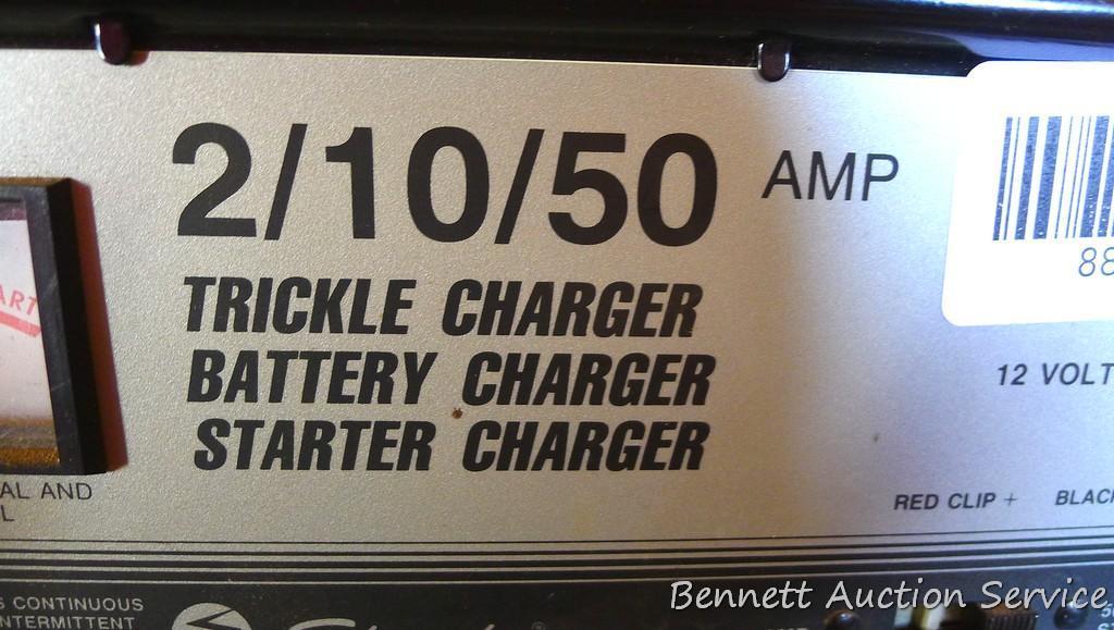 Schumacher trickle charger 12 volt battery charger looks to be in good shape.