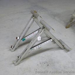 2 Werner aluminum ladder jacks, model 10-20-01, 20" max stage width.