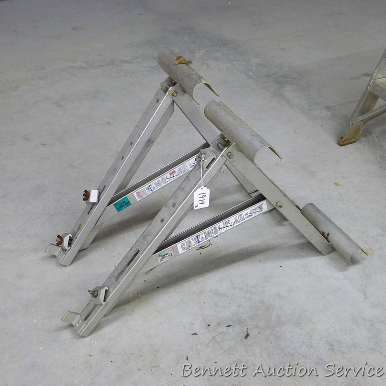 2 Werner aluminum ladder jacks, model 10-20-01, 20" max stage width.