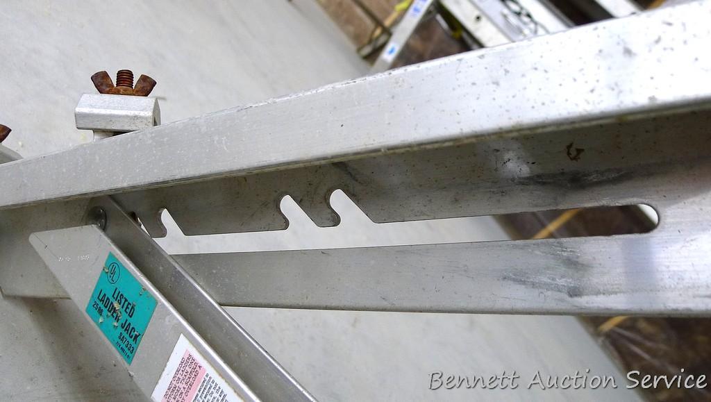 2 Werner aluminum ladder jacks, model 10-20-01, 20" max stage width.