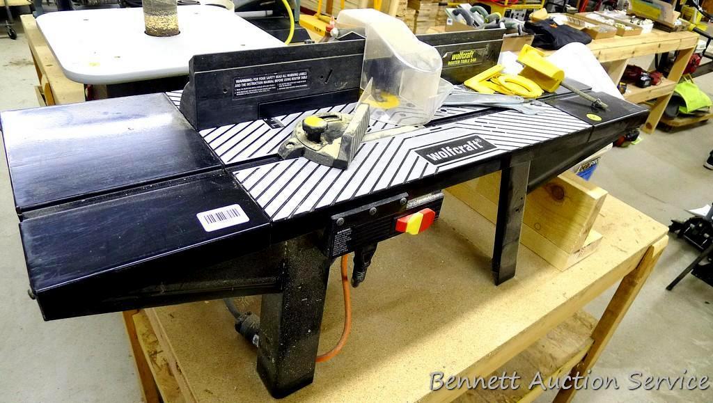 Wolfcraft Router Table 540 with angle fence, wrenches and attachments; Porter Cable fixed base