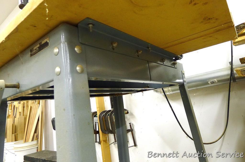 Delta Model 10 Deluxe Radial Arm Saw with Automatic Brake with single phase ball bearing motor. Has