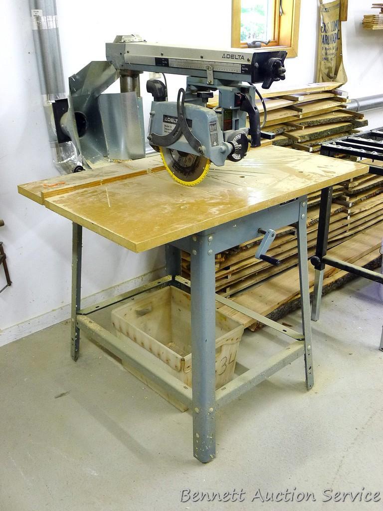 Delta Model 10 Deluxe Radial Arm Saw with Automatic Brake with single phase ball bearing motor. Has