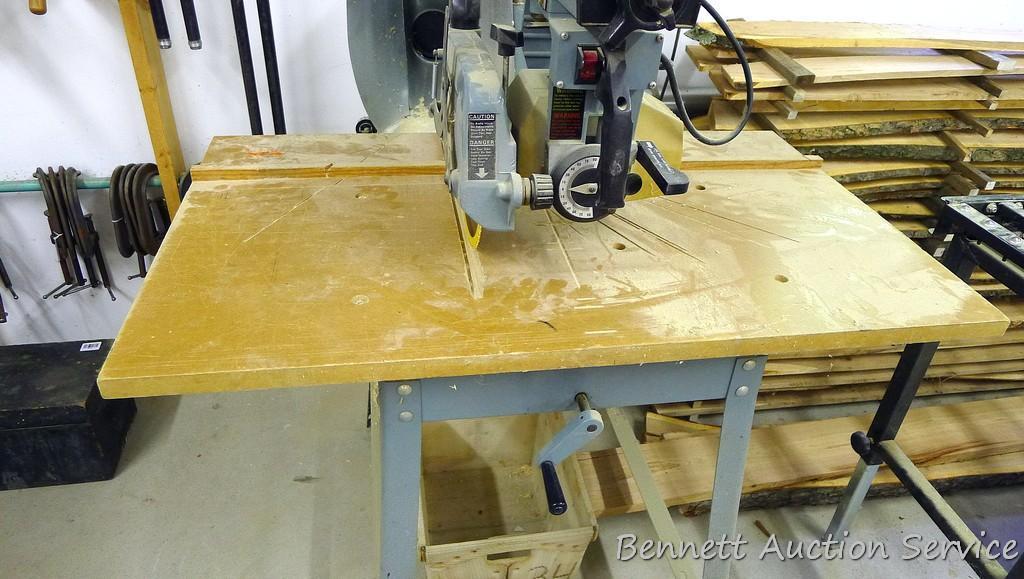Delta Model 10 Deluxe Radial Arm Saw with Automatic Brake with single phase ball bearing motor. Has