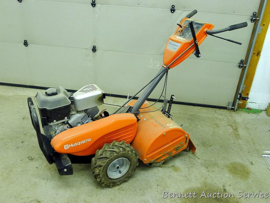 Husqvarna 900 DRT rear tine tiller with dual rotating tines. Comes with owner's manual. Runs.