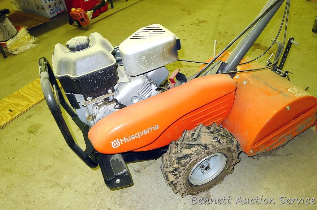 Husqvarna 900 DRT rear tine tiller with dual rotating tines. Comes with owner's manual. Runs.