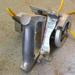 Stanley industrial 4-1/4" Eager Beaver saw, cuts going frontwards and backwards. Runs.