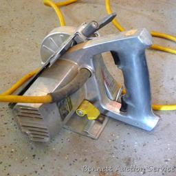 Stanley industrial 4-1/4" Eager Beaver saw, cuts going frontwards and backwards. Runs.