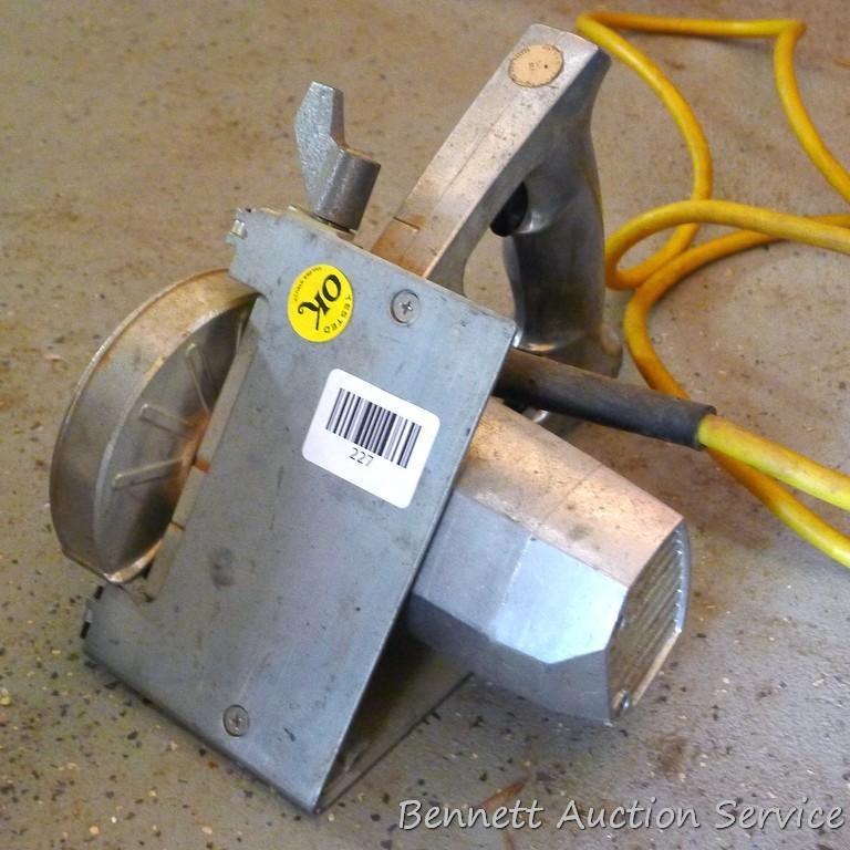 Stanley industrial 4-1/4" Eager Beaver saw, cuts going frontwards and backwards. Runs.