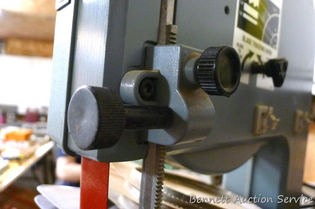 Delta 9" band saw comes with 5 extra blades. Runs, and is model No 28-150. Measures about 19" x 12"