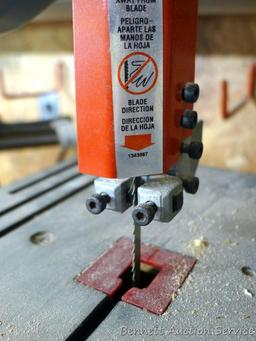 Delta 9" band saw comes with 5 extra blades. Runs, and is model No 28-150. Measures about 19" x 12"