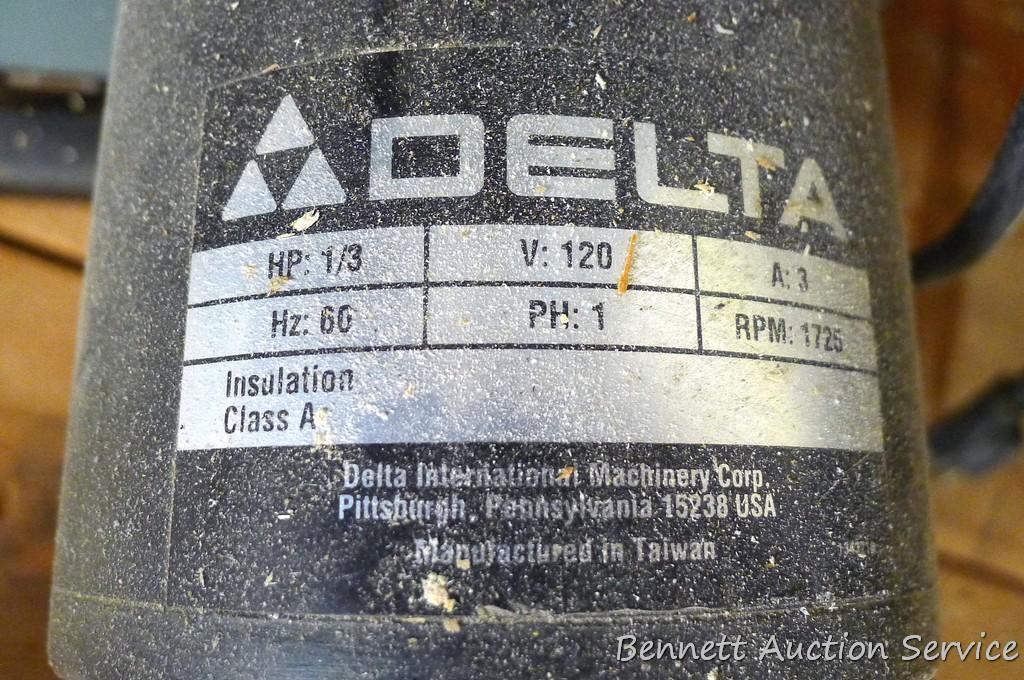 Delta 9" band saw comes with 5 extra blades. Runs, and is model No 28-150. Measures about 19" x 12"