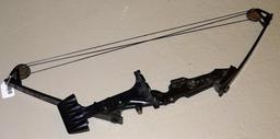 Indian 231 Stalker compound bow 45-55 pound draw, 30" draw length. Comes with quiver.