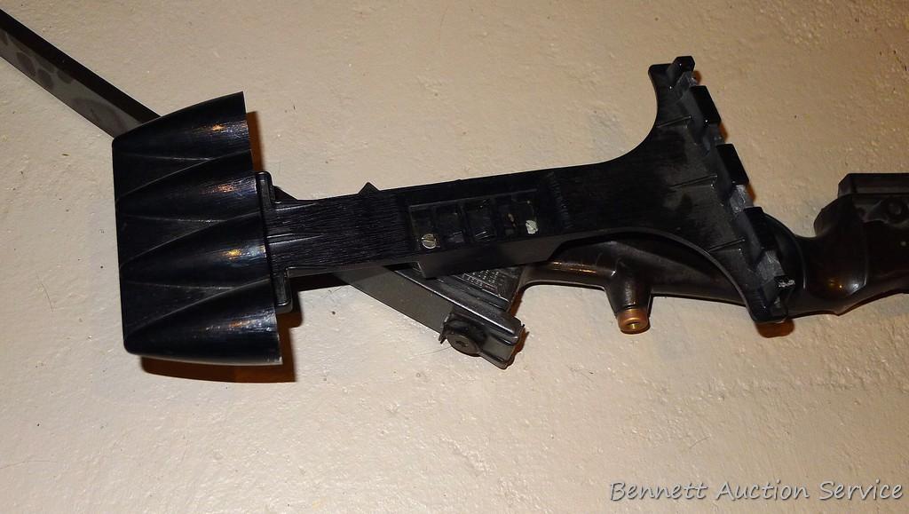 Indian 231 Stalker compound bow 45-55 pound draw, 30" draw length. Comes with quiver.