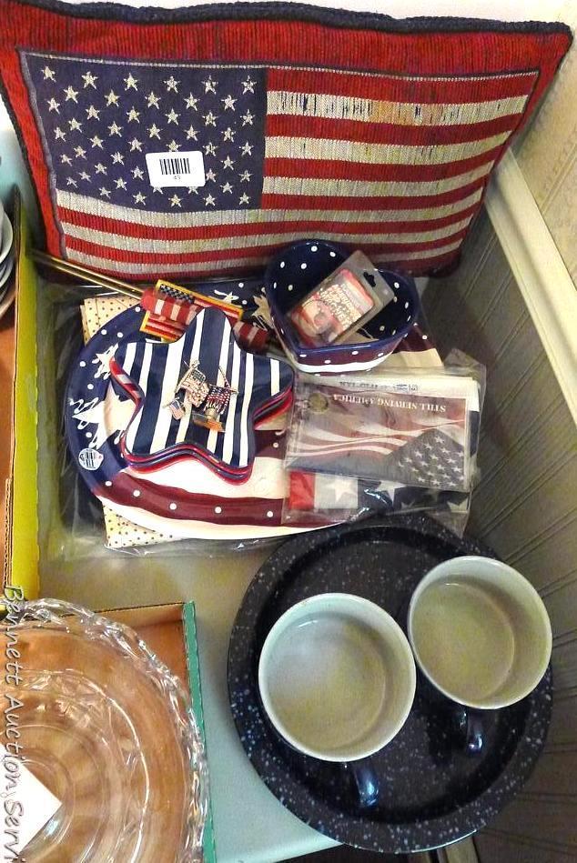 19" Patriotic pillow, plus other similar items. Ceramic pieces with graniteware finish, plate is