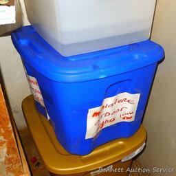 Six totes up to 18 gallon, all have lids.