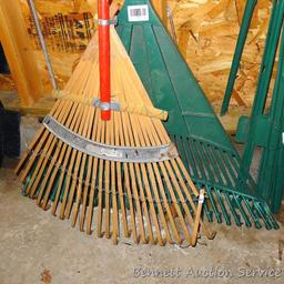 Bamboo leaf rake, 30" plastic leaf rake head, garden fenceposts up to 4'.