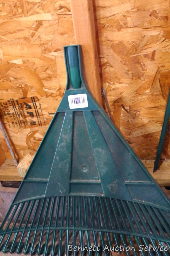 Bamboo leaf rake, 30" plastic leaf rake head, garden fenceposts up to 4'.